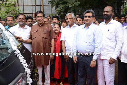 Oscar lays foundation for Janasanjeevini generic medical centre at Wenlock 1